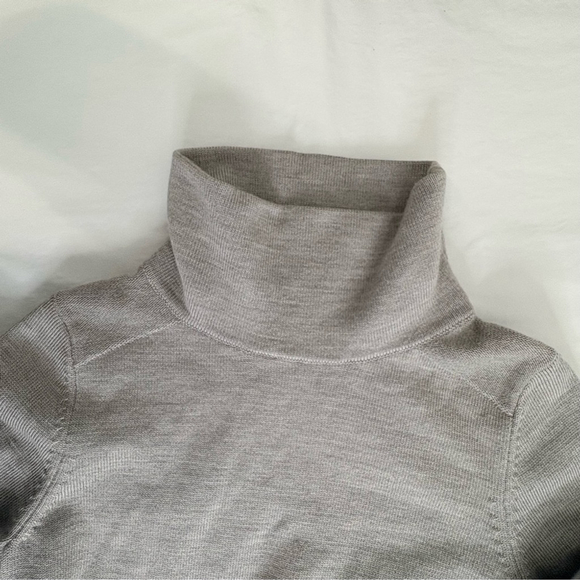 Lululemon | City Trek Turtleneck Sweater | Sz 4 | Heathered Silver Drop | EUC - Picture 2 of 6